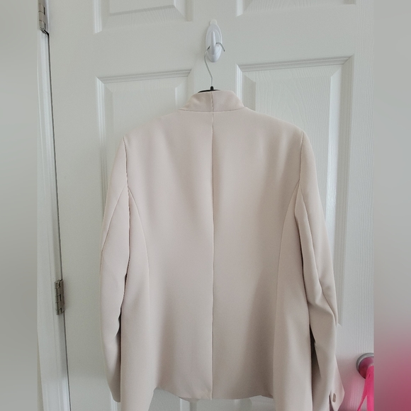 NWT Ann Taylor Long Collarless Blazer in Fluid Crepe, size 0, ivory - Picture 9 of 14